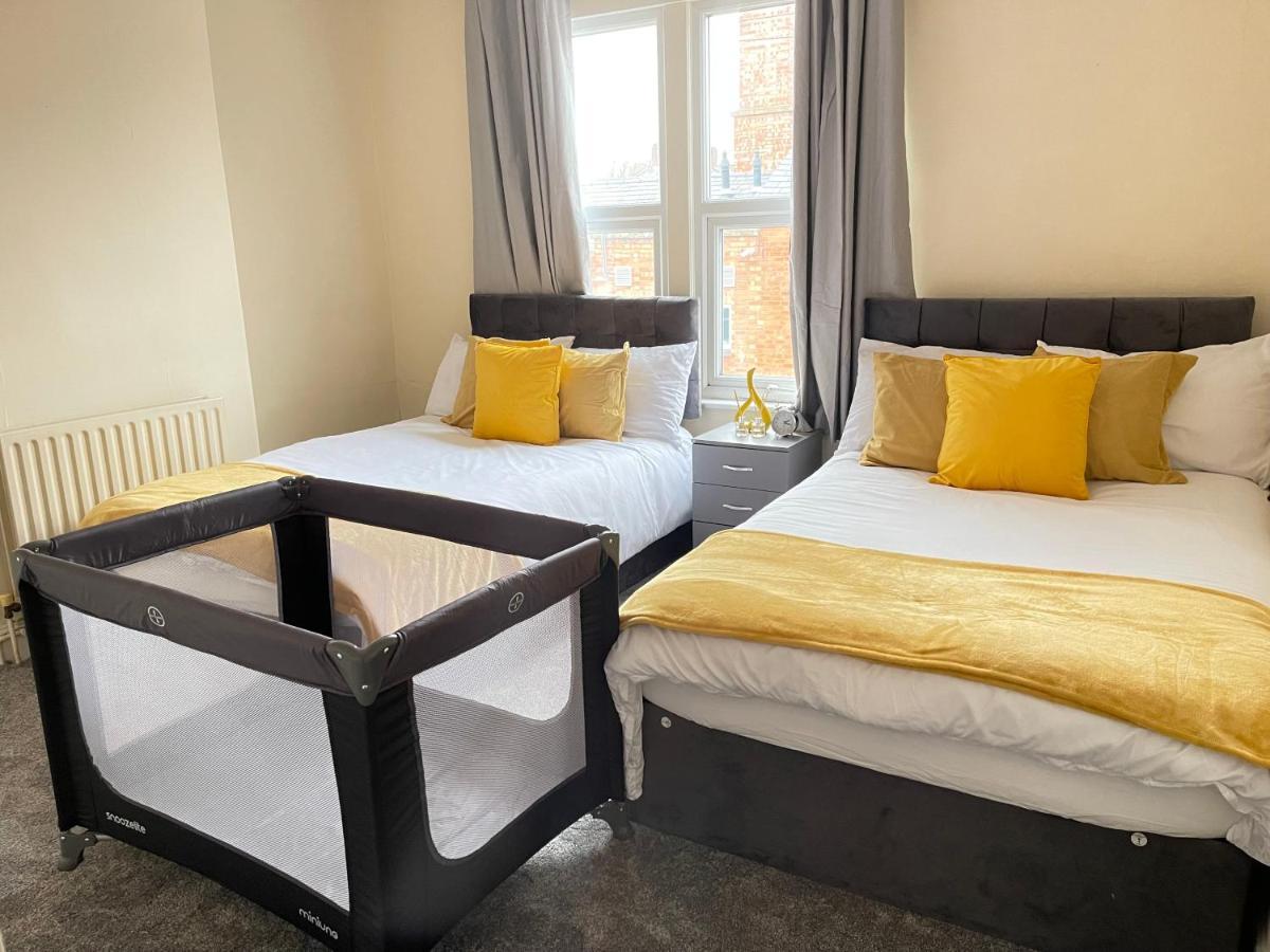 3 Bedrooms Comfortable Home With Jacuzzi Hot Tub Sleeps 10 Лестер Екстер'єр фото